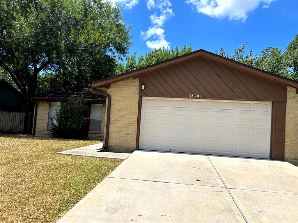 Foto principal - 15906 Blueridge Rd