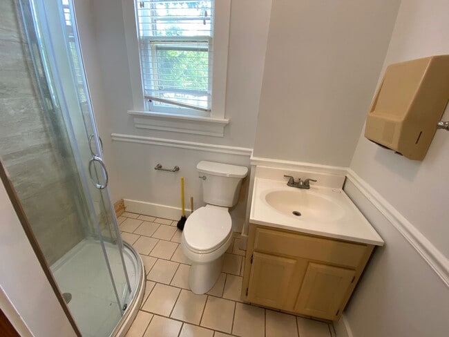 Foto del edificio - Huge Brick House! Free Parking!