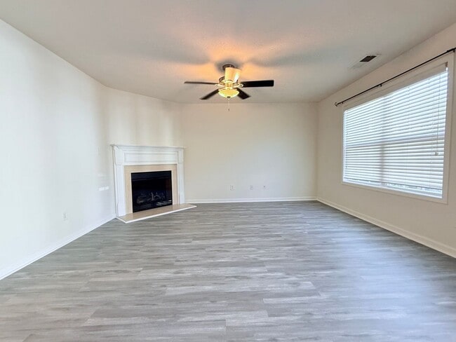 Building Photo - Spacious 3/2.5 Townhome in Lawrenceville