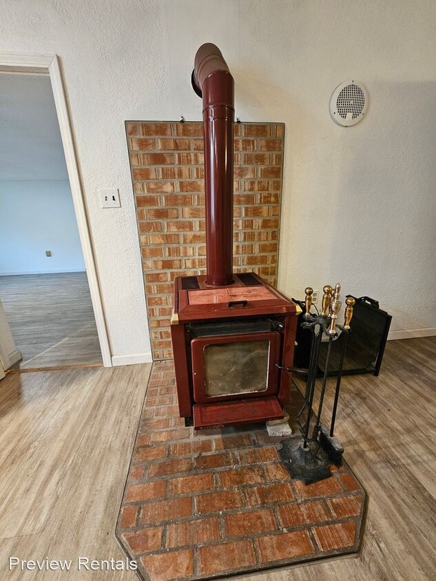 Burning Log Turbo 10 Hi Tec Wood Stove Clearance