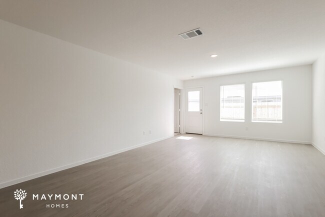 Building Photo - 2408 Shady Grv