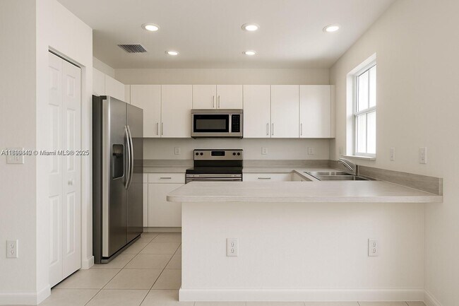 Foto del edificio - 2737 SE 17th St