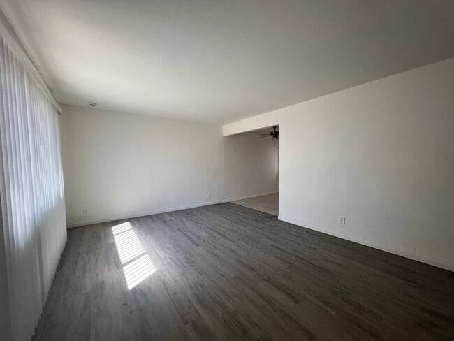 Building Photo - P056