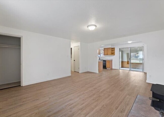 Foto del edificio - 1319 E Victory Rd