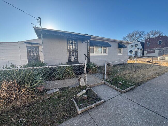 Building Photo - 4966 Claxton Ave