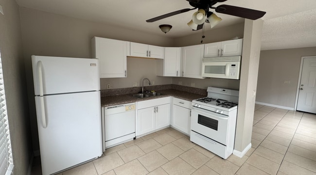 Building Photo - 4754 Willow Crest Ave