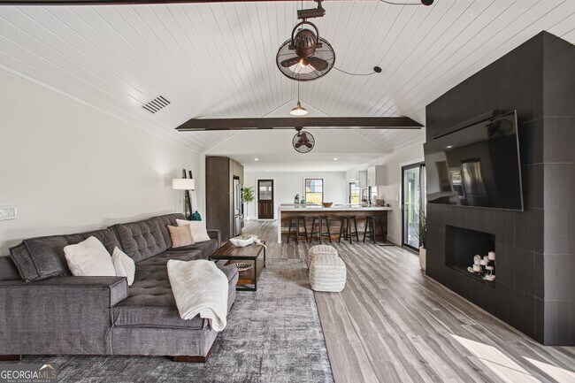 Building Photo - 120 Red Fox Run