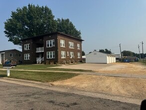 Building Photo - 209 E 10th St