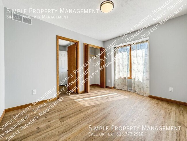 Foto del edificio - Charming Duplex 3-bed, 1.5-bath in Middlev...