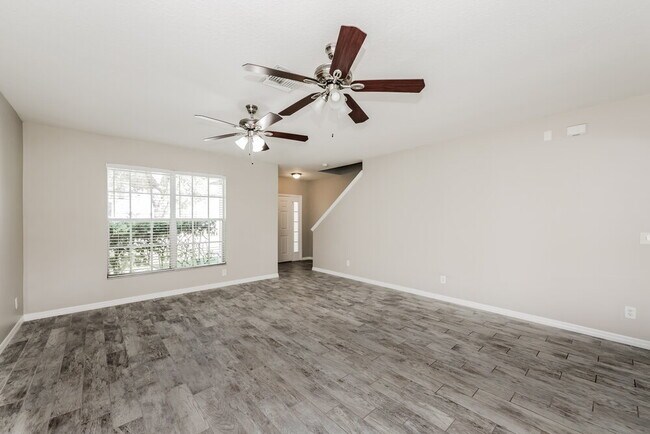 Building Photo - 8015 Terrace Ridge Dr