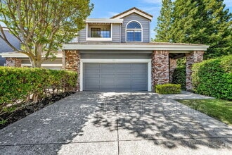Building Photo - 212 Kingswood Ct