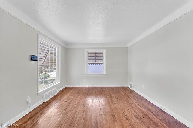 Foto del edificio - 18405 Raymond St