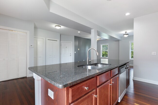 Foto del edificio - 7363 N Ashland Blvd