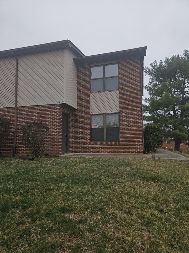 Building Photo - 4939 Pollyhill Ln