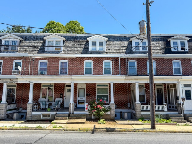 Building Photo - 281 Church Ave