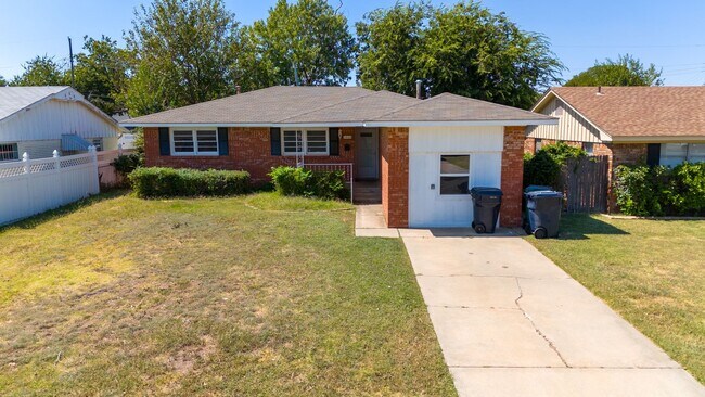 Foto del edificio - Freshly Updated 4-Bedroom Home in a Prime ...