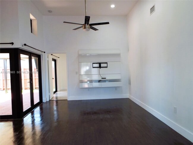 Building Photo - 422 SW 88th Pl