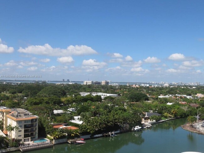 Foto del edificio - 2457 Collins Ave