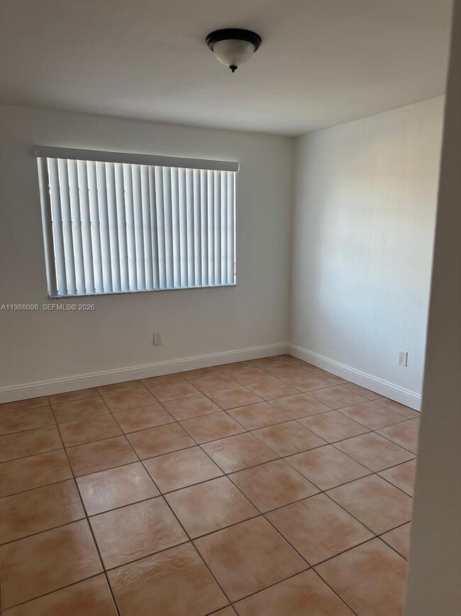 Foto del edificio - 4500 NW 79th Ave