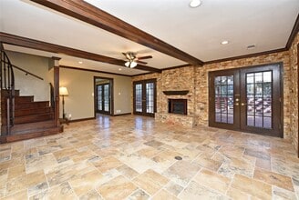 Building Photo - 2802 S Doral Dr