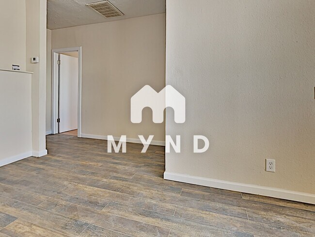 Foto del edificio - 496 N Main St Unit A