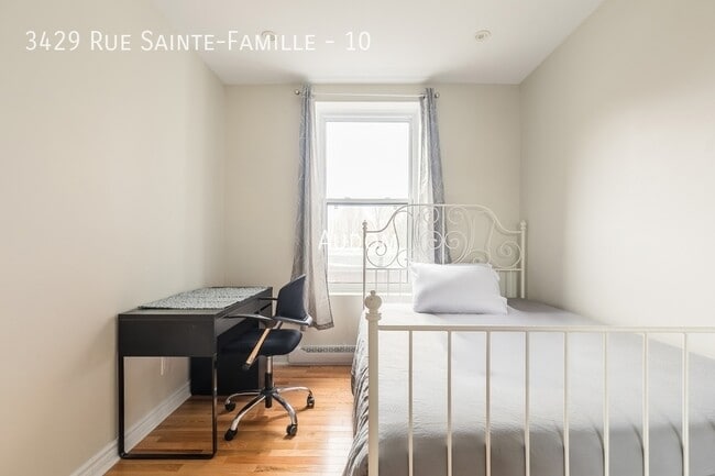 Building Photo - 3429 Rue Sainte-Famille