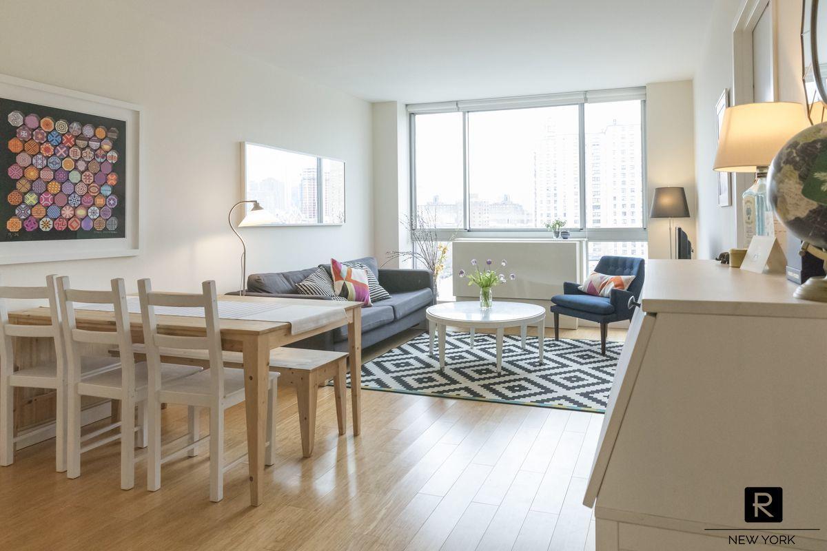 Foto principal - 310 East 2nd Street