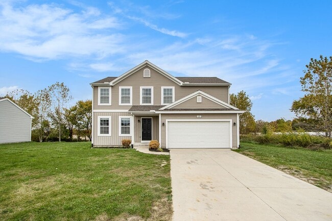 Building Photo - Comfortable and stylish home in the heart ...