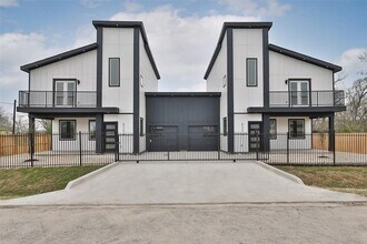 Building Photo - 8220 Bonaire St