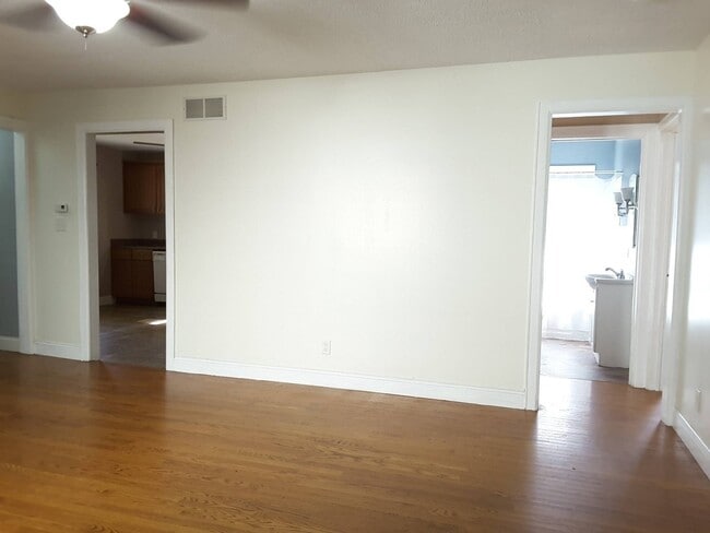 Building Photo - 3 Bedroom Home in Goshen with Unfinished B...