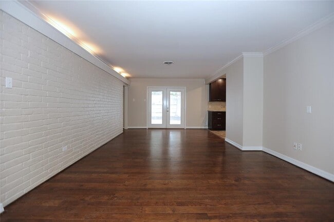 Building Photo - 5671 Sylmar Rd