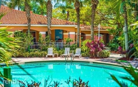 Foto principal - 13940 Pines Blvd