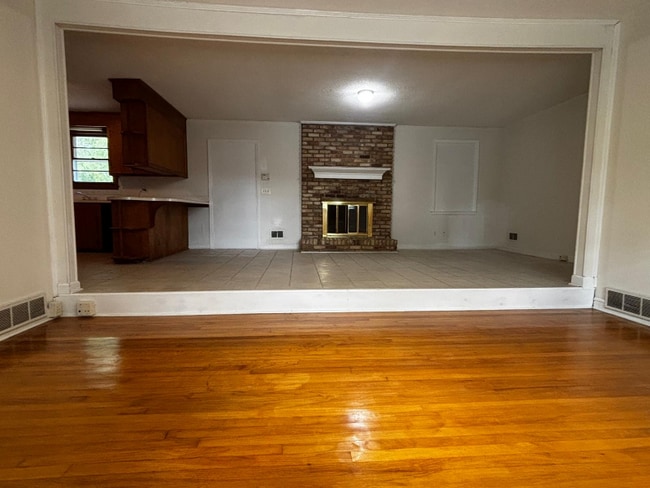 Building Photo - 227 Latonea Dr