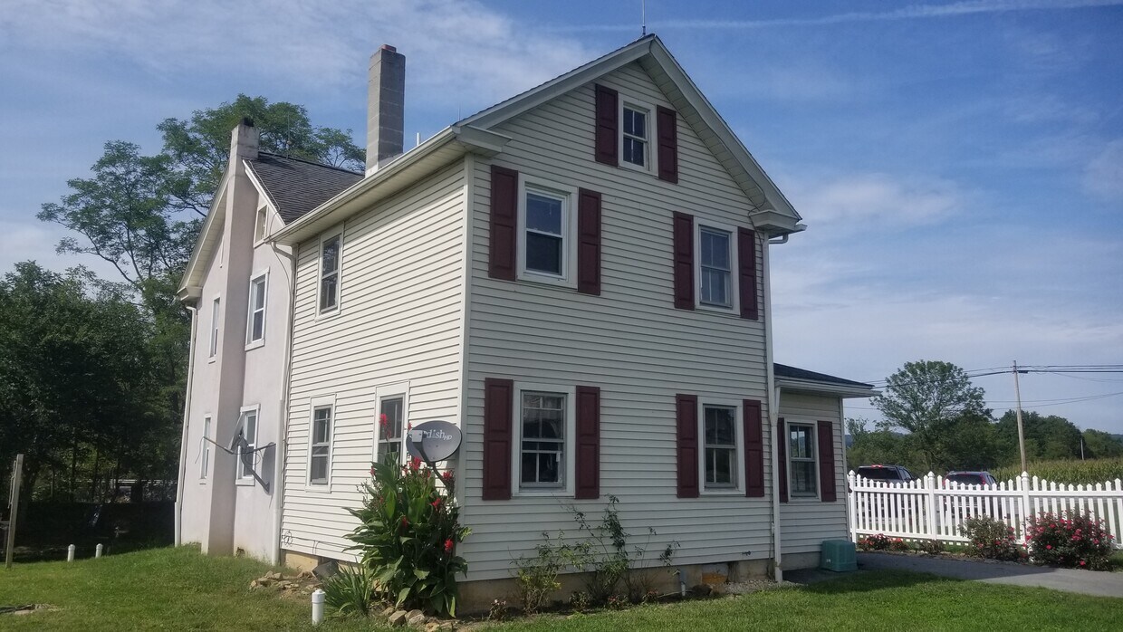 2802 W Philadelphia Ave, Oley, PA 19547 House Rental in Oley, PA