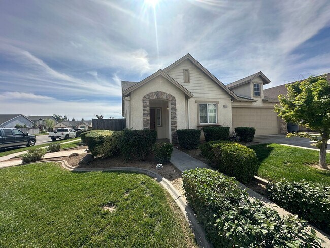 Building Photo - 2462 Gallery Dr