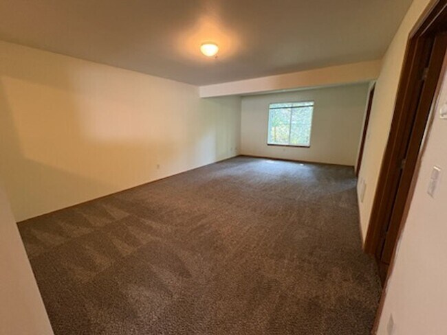 Building Photo - Belleau Woods: Your Home is Waiting!