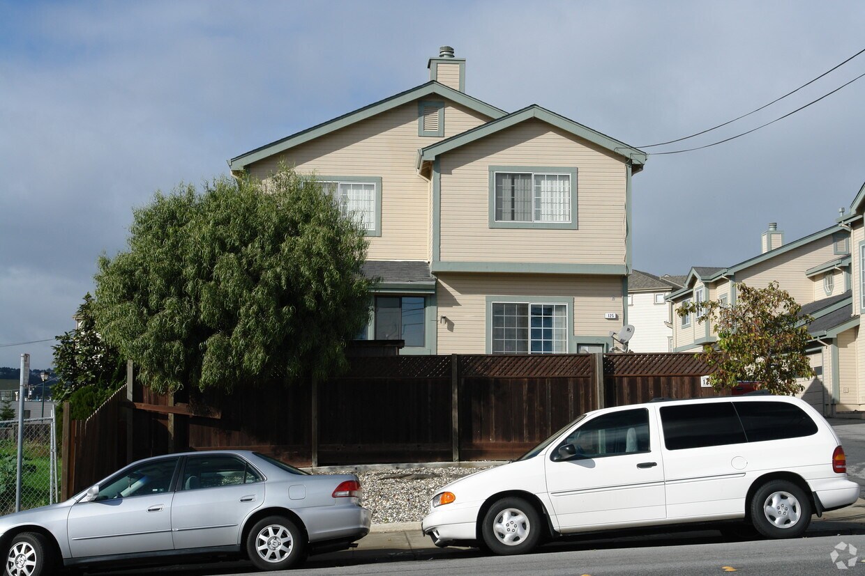 Foto principal - 125-127 Chestnut Ave
