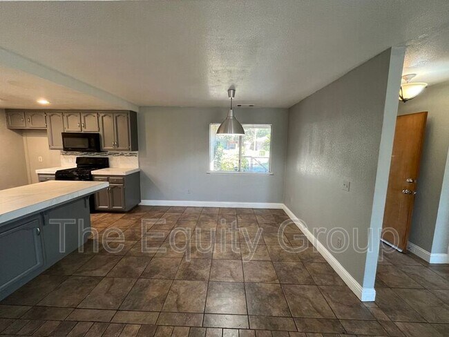 Foto del edificio - 4907 W Howard Ave