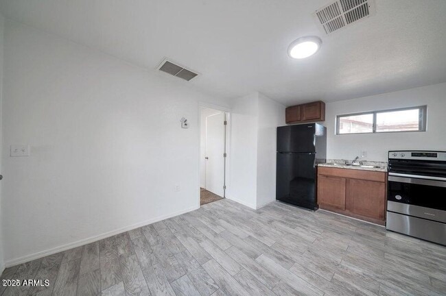 Building Photo - 1108 S 33rd Ave