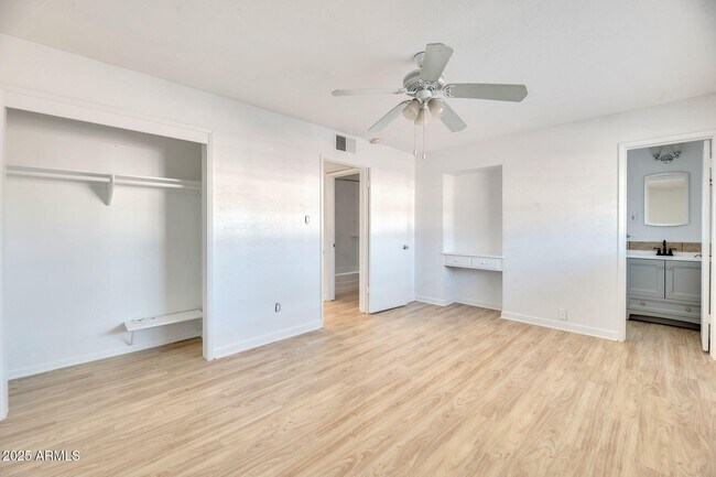 Foto del edificio - 4521 N 75th Pl
