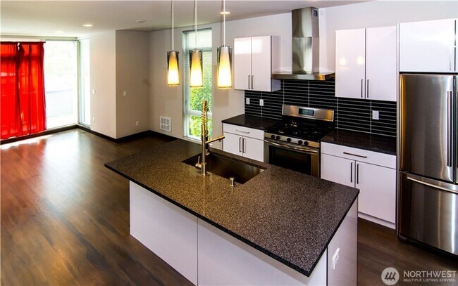 Building Photo - 3Bd/3Ba Seattle Townhouse
