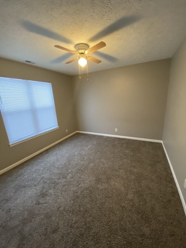 Building Photo - 1128 Hornbeam Cir W