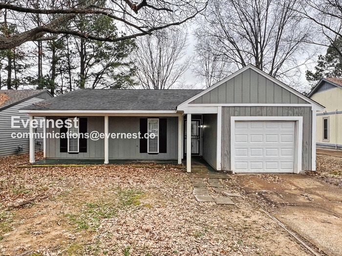 3 Bed/2 Bath Home with Fenced Yard & Garage / Pet-Friendly / Available Now! - 3 Bed/2 Bath Home with Fenced Yard & Garage / Pet-Friendly / Available Now!