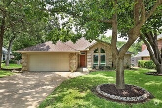 Building Photo - 1017 Glen Oak Dr