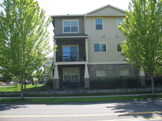 Building Photo - Beaverton Luxury Condo - Tanasbourne area