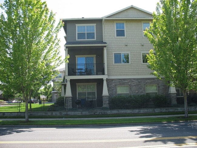 Photo - Beaverton Luxury Condo - Tanasbourne area