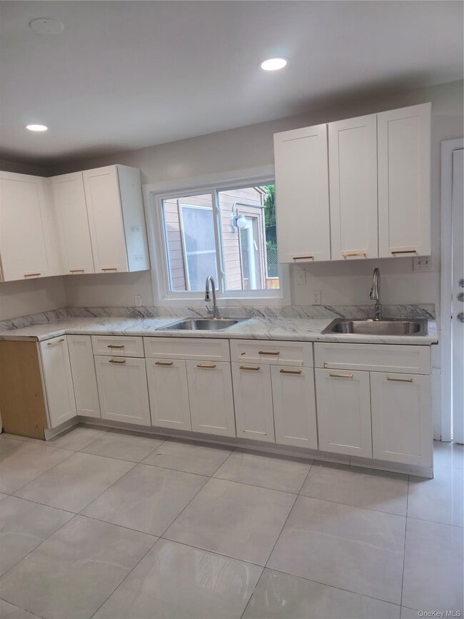 Building Photo - 1 Hadassah Ln