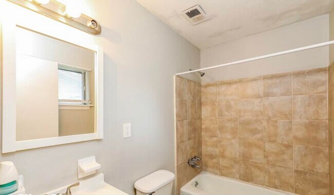 Foto del edificio - 6010 Mallory Rd
