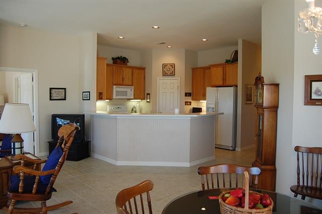 Building Photo - 2909 Shoreline Dr