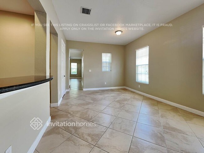 Foto del edificio - 720 NW 83rd Pl